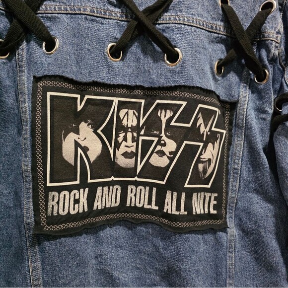 KISS Band Woman Distressed Laces Grommet Stitched Jean Jacket Sz S - Picture 2 of 8